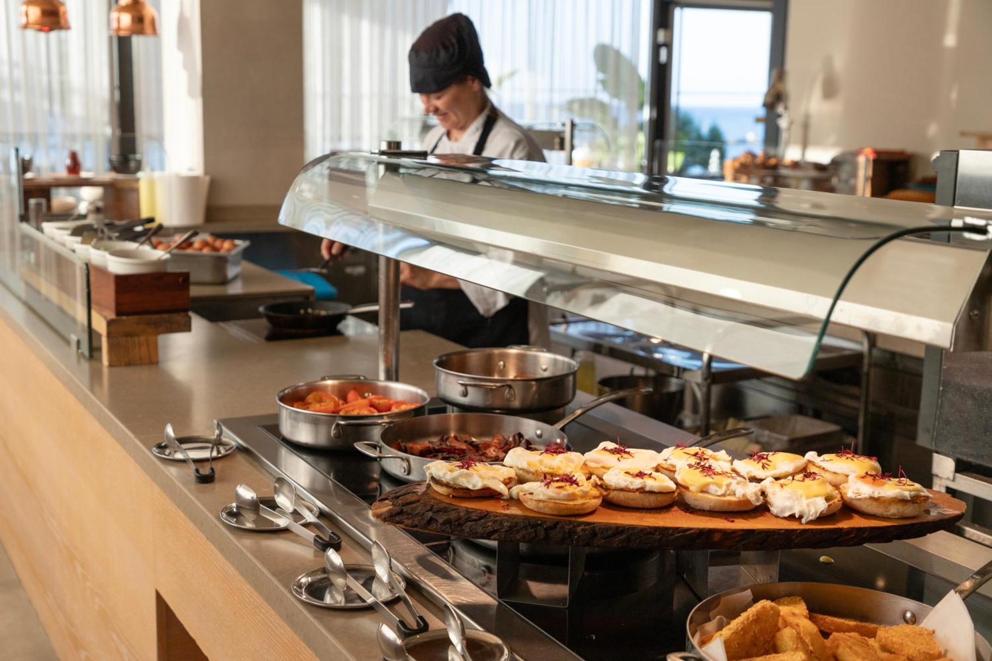 Royal Apollonia By Louis Hotels Limassol Exterior foto A hot plate at a buffet