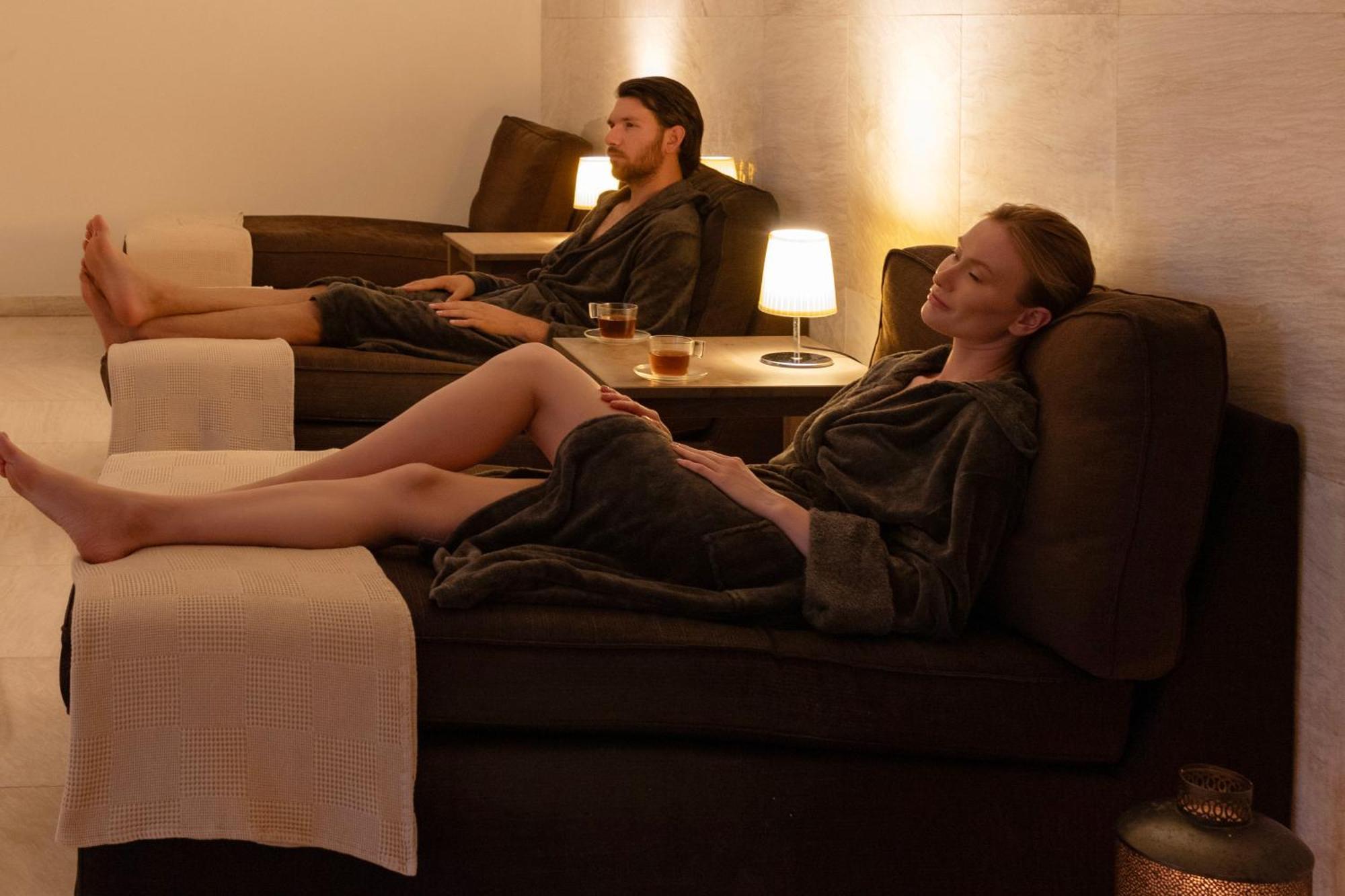 Royal Apollonia By Louis Hotels Limassol Exterior foto A couple relaxing at the spa