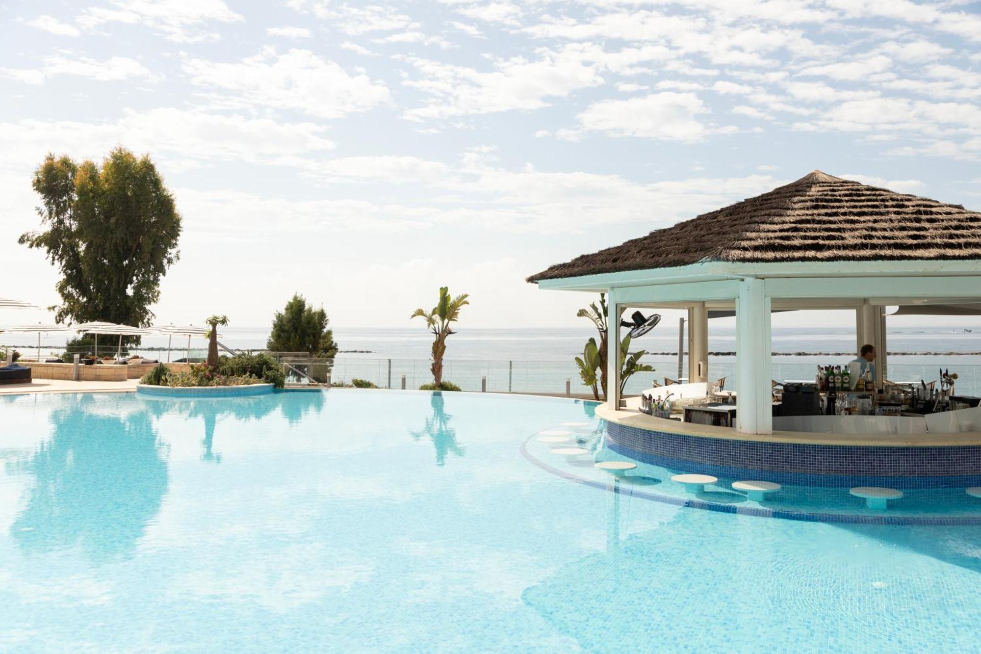 Royal Apollonia By Louis Hotels Limassol Exterior foto The swimming pool at the hotel